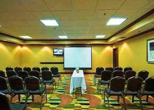 фото отеля Hampton Inn & Suites Buda