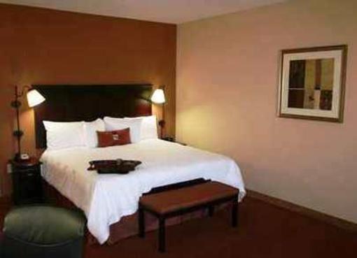 фото отеля Hampton Inn & Suites Buda