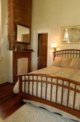 фото отеля Elysian Fields Inn New Orleans