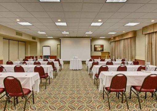 фото отеля Clarion Inn University Plaza