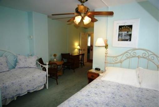фото отеля The Sandpiper Inn