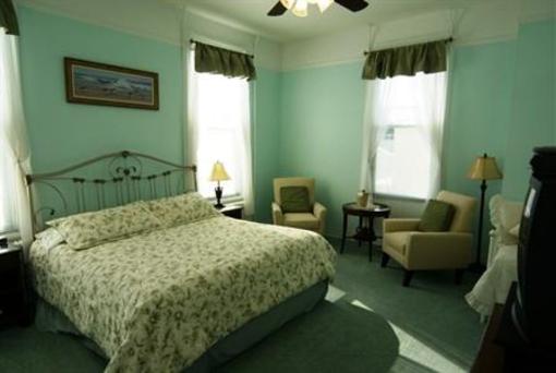 фото отеля The Sandpiper Inn