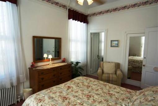 фото отеля The Sandpiper Inn