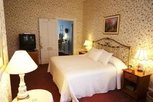 фото отеля The Sandpiper Inn