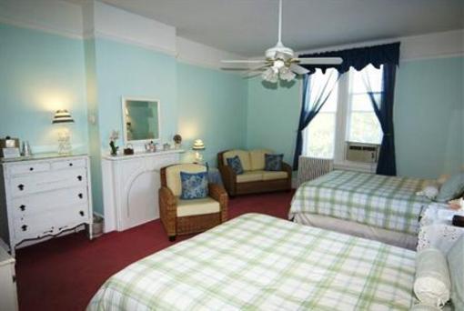 фото отеля The Sandpiper Inn