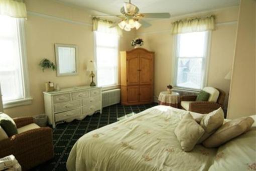 фото отеля The Sandpiper Inn