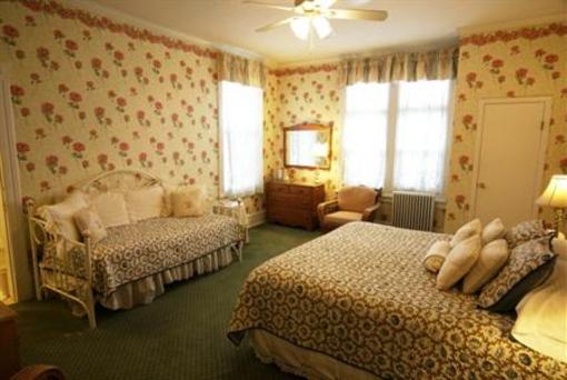 фото отеля The Sandpiper Inn