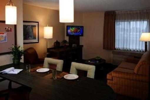 фото отеля Candlewood Suites Cleveland North Olmstead