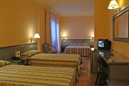 фото отеля Santa Anna Hotel Torroella de Montgri