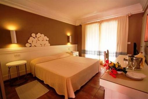 фото отеля Lantana Hotel & Residences Pula (Sardinia)