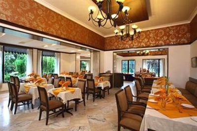 фото отеля Shervani Hilltop - Nainital