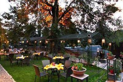 фото отеля Shervani Hilltop - Nainital