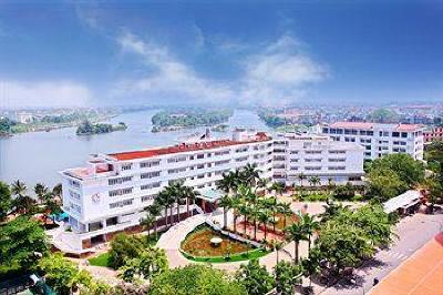 фото отеля Century Riverside Hue Hotel