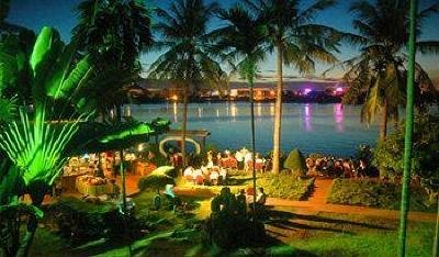 фото отеля Century Riverside Hue Hotel