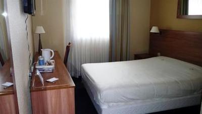 фото отеля Hotel Kyriad Mlv Torcy