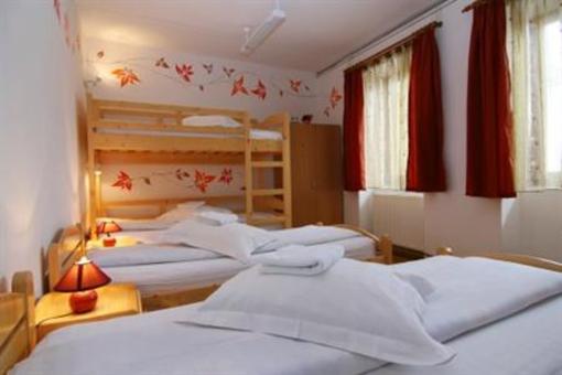фото отеля Mara Hostel Brasov