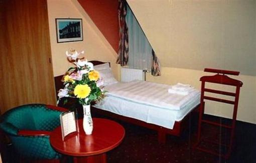 фото отеля Vadasz Etterem Es Hotel
