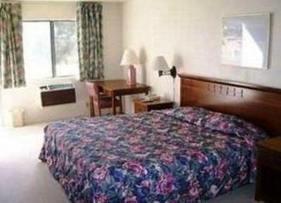 фото отеля Travel Inn of Lake Elsinore