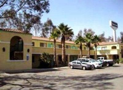 фото отеля Travel Inn of Lake Elsinore