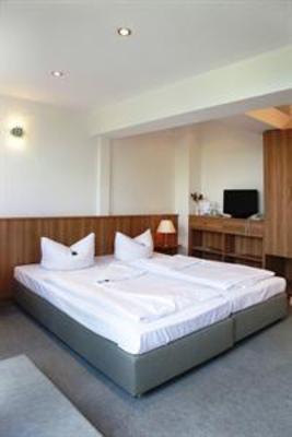 фото отеля Hotel And Restaurant Gartenstadt Erfurt