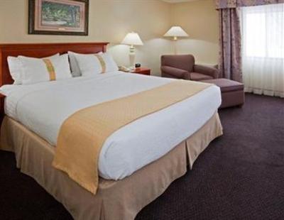 фото отеля Holiday Inn Hotel & Suites St. Cloud