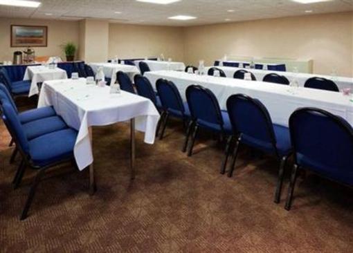 фото отеля Holiday Inn Hotel & Suites St. Cloud