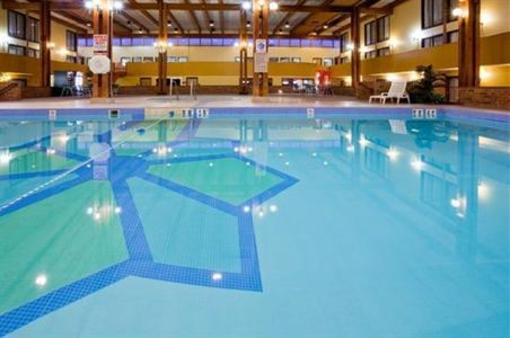 фото отеля Holiday Inn Hotel & Suites St. Cloud