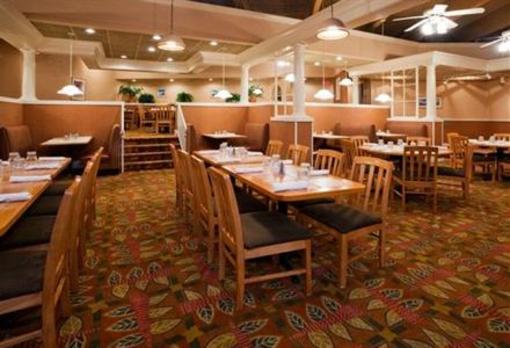 фото отеля Holiday Inn Hotel & Suites St. Cloud
