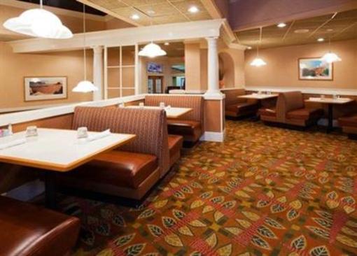 фото отеля Holiday Inn Hotel & Suites St. Cloud