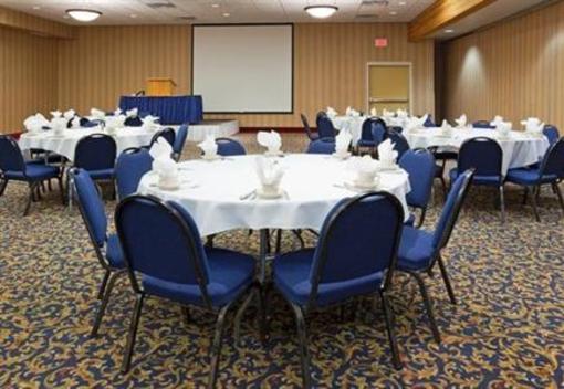 фото отеля Holiday Inn Hotel & Suites St. Cloud