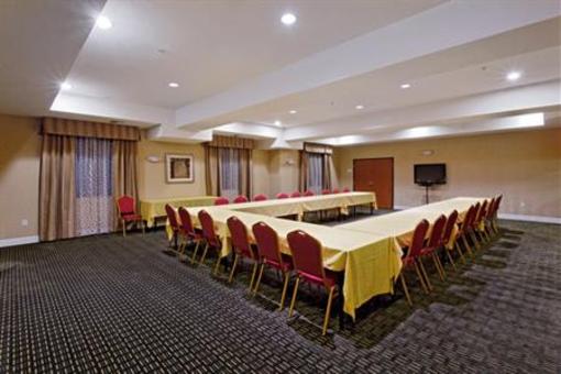 фото отеля Holiday Inn Express Hotel and Suites Newport