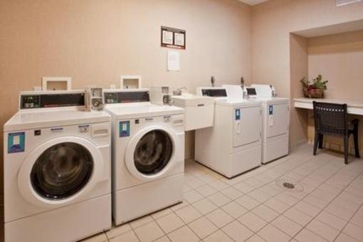 фото отеля Holiday Inn Express Lansing - Leavenworth