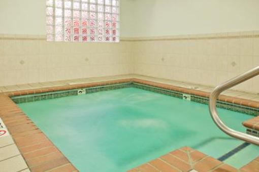 фото отеля Holiday Inn Express Lansing - Leavenworth