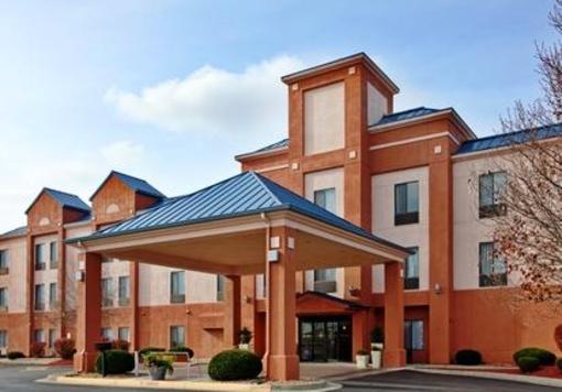фото отеля Holiday Inn Express Lansing - Leavenworth