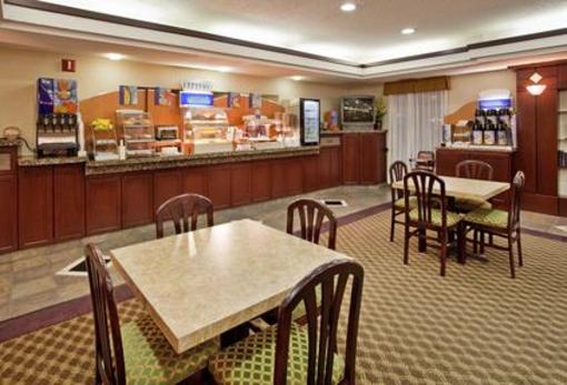 фото отеля Holiday Inn Express Lansing - Leavenworth