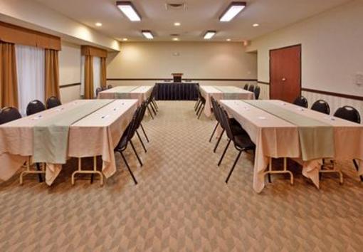 фото отеля Holiday Inn Express Lansing - Leavenworth