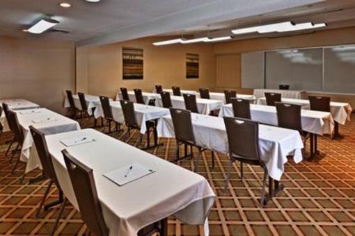 фото отеля Holiday Inn Express Warren