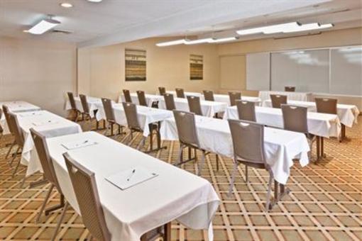 фото отеля Holiday Inn Express Warren