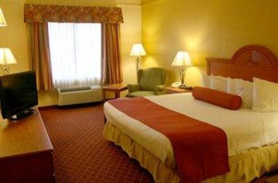 фото отеля BEST WESTERN Strawberry Inn & Suites
