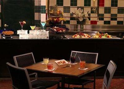 фото отеля Embassy Suites Hotel Pittsburgh - International Airport