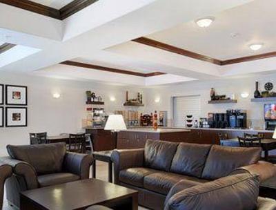 фото отеля Ramada Wainwright