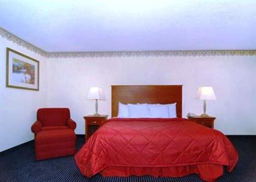 фото отеля Clarion Inn Lake Norman