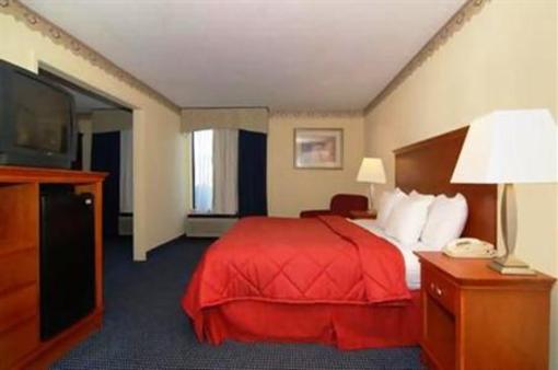 фото отеля Clarion Inn Lake Norman