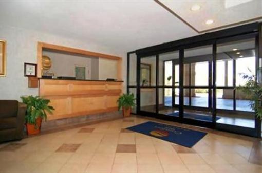 фото отеля Clarion Inn Lake Norman