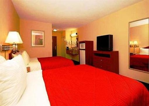 фото отеля Clarion Inn Lake Norman