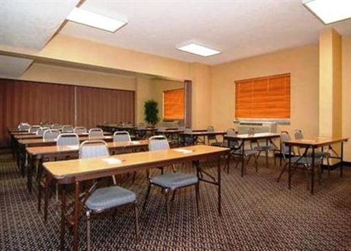 фото отеля Clarion Inn Lake Norman