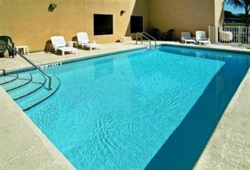 фото отеля Quality Inn & Suites Zephyrhills