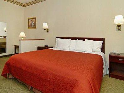 фото отеля Quality Inn & Suites Zephyrhills