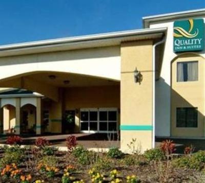 фото отеля Quality Inn & Suites Zephyrhills