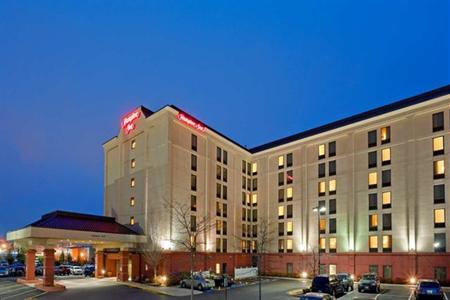 фото отеля Hampton Inn Boston - Logan Airport